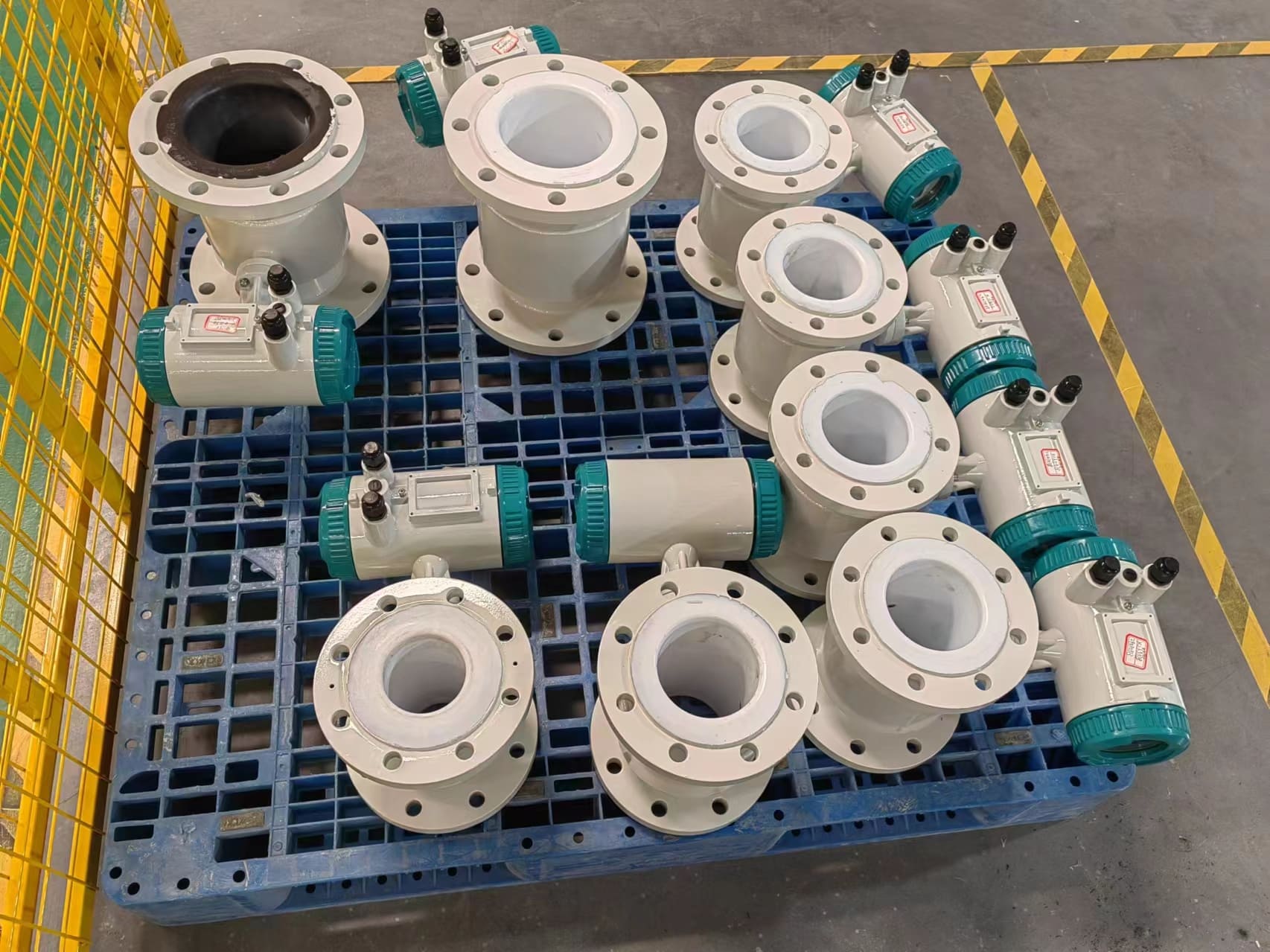 Precision and flow rate of electromagnetic flow meter