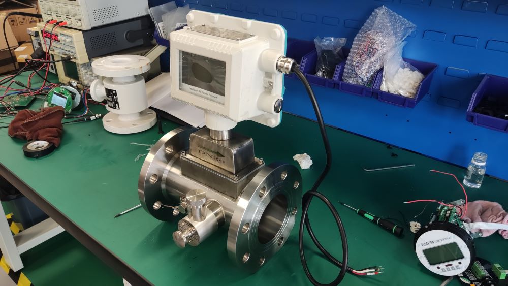 The difference between gas turbine flow meter and gas roots flow meter