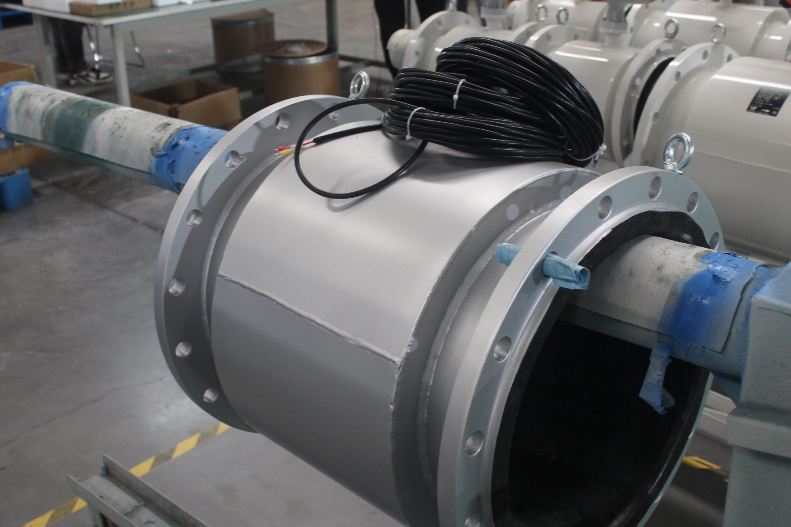 Split electromagnetic flow meter installation precautions