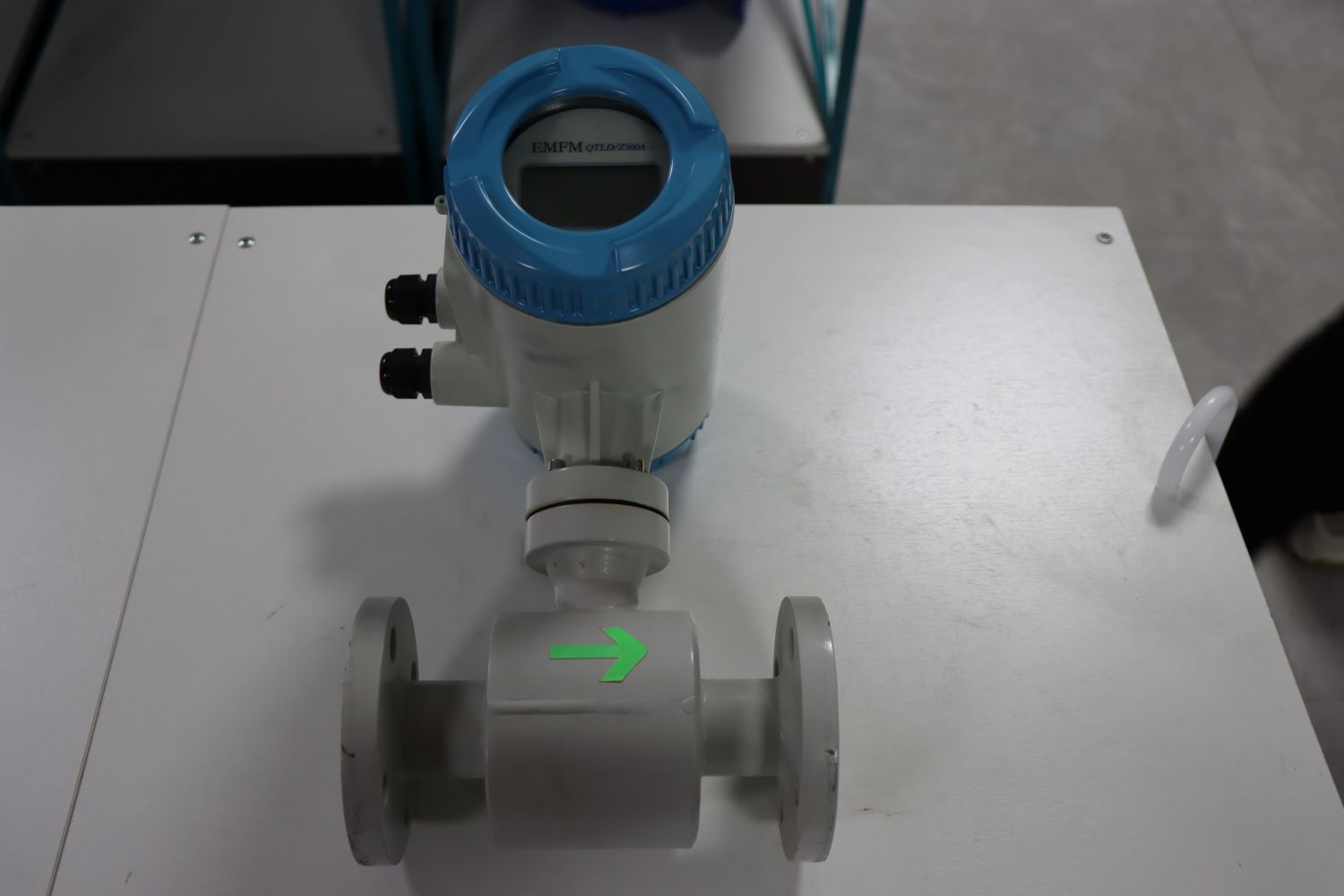 Selection of materials for fluid contact parts of electromagnetic flowmeters